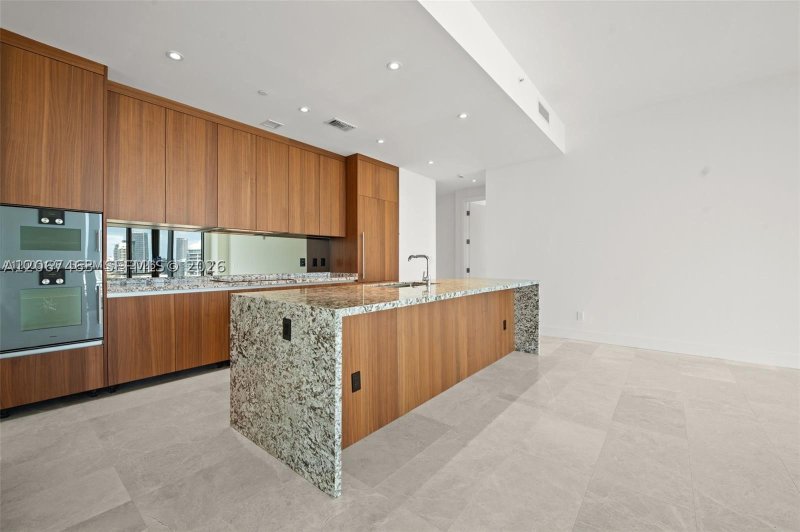 Una Residences at Brickell Apt #2604