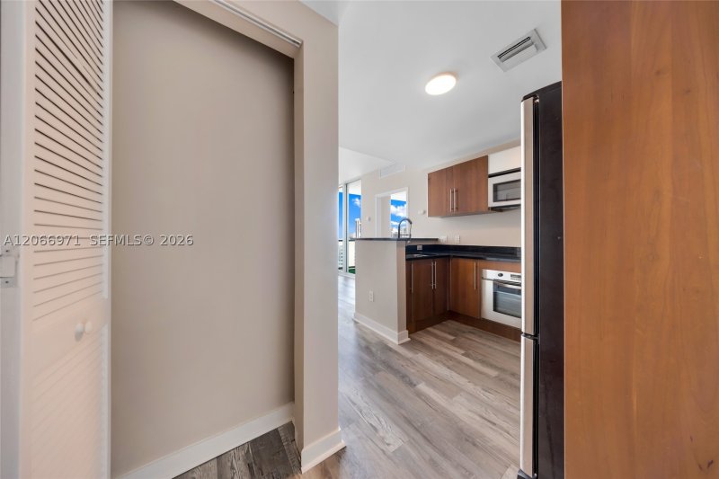 Condo for sale at Met 1 T-2911