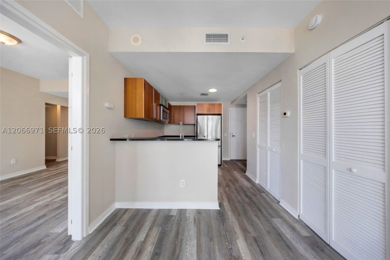 Condo for sale at Met 1 T-2911