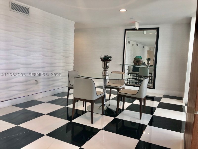Apartment for rent at 1800 Club 1905