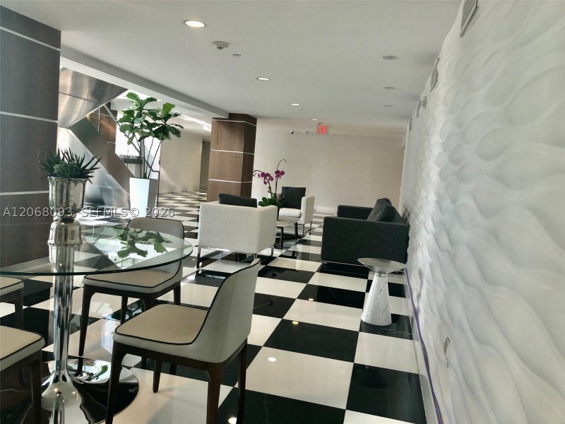 Apartment for rent at 1800 Club 1905
