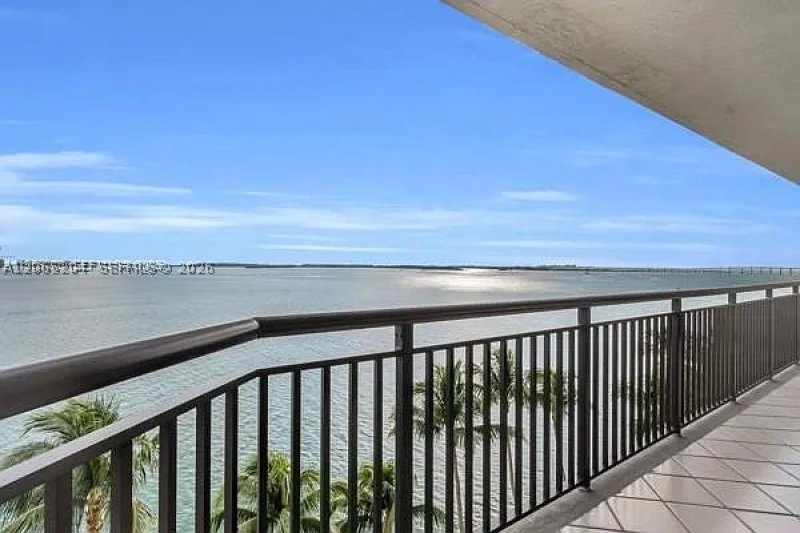 Aluguel de apartamento no Brickell Key Two 832