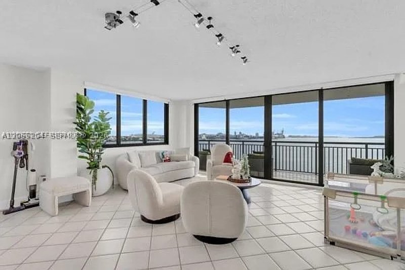 Aluguel de apartamento no Brickell Key Two 832