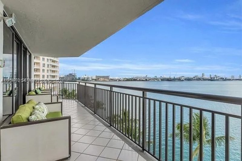 Brickell Key Two Apt #832