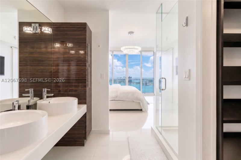 Apartment for rent at Paramount Bay 2404