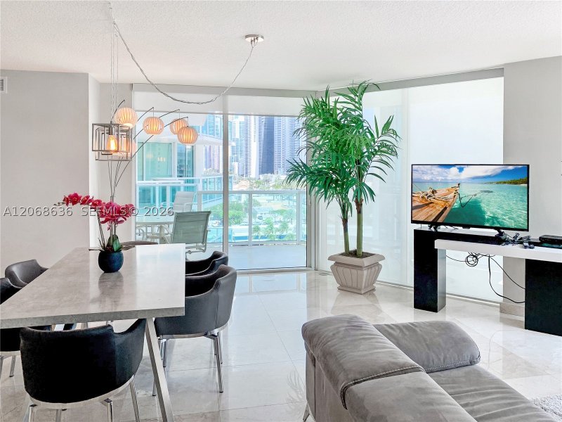 St Tropez Apt #1-906