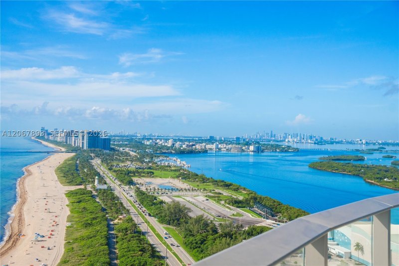 Comprar apartamento no Ritz Carlton Residences Sunny Isles 3005