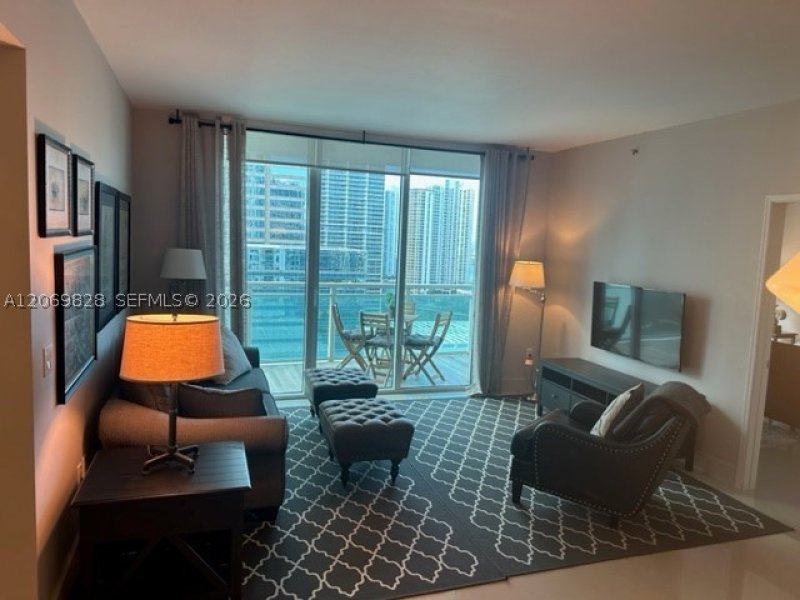 Aluguel de apartamento no The Plaza Tower I 2104
