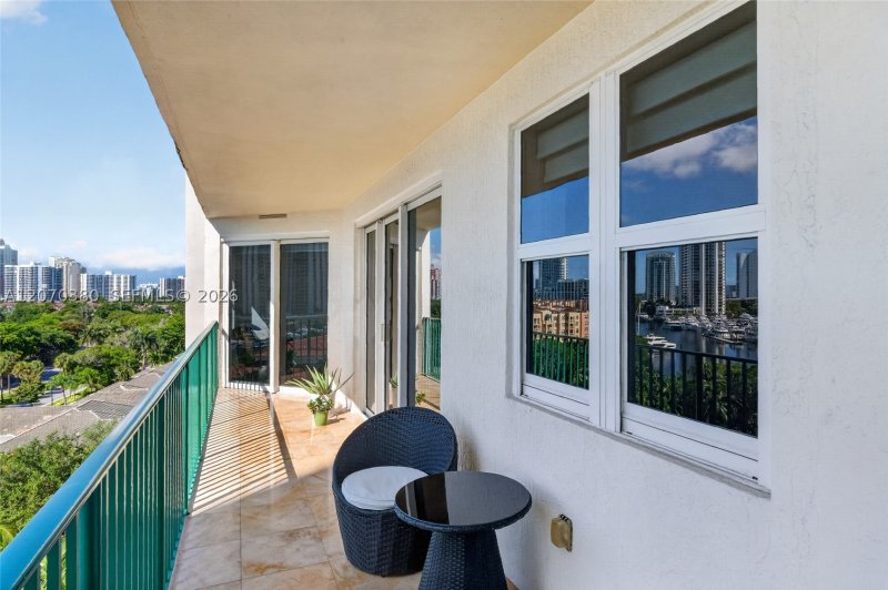Comprar apartamento en Turnberry Village South 805