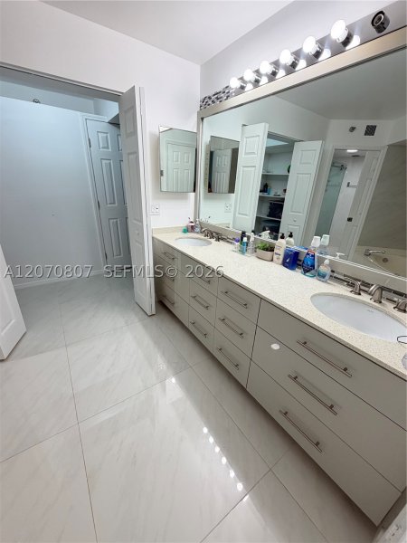 Comprar apartamento no Mystic Pointe 400 405