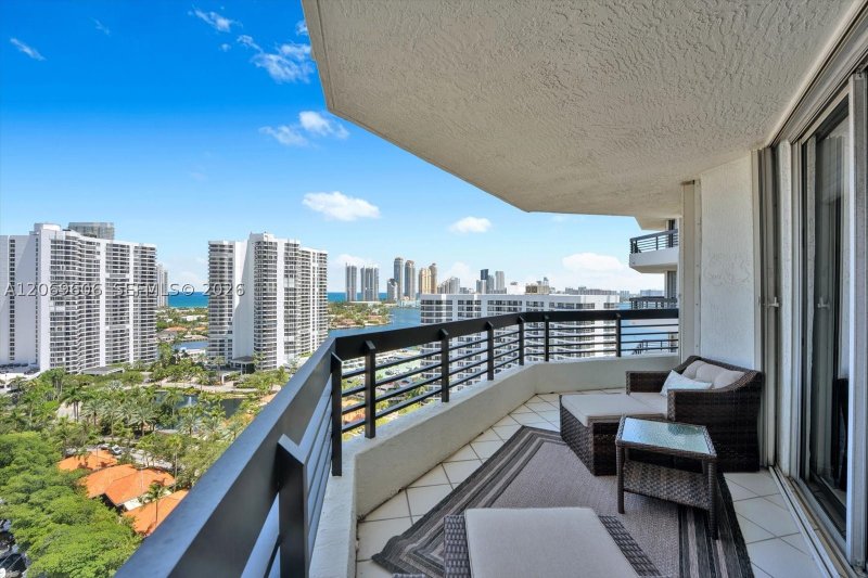 Comprar apartamento no Mystic Pointe 400 2107