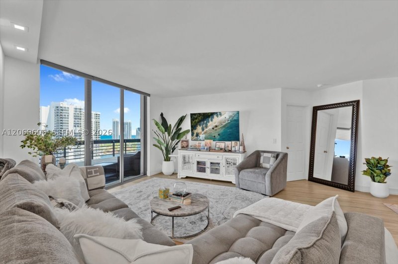Comprar apartamento no Mystic Pointe 400 2107