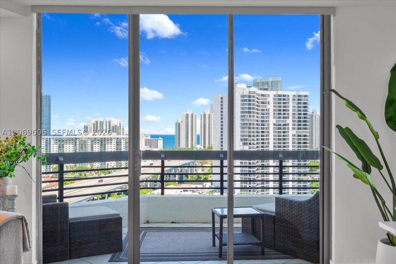 Comprar apartamento no Mystic Pointe 400 2107