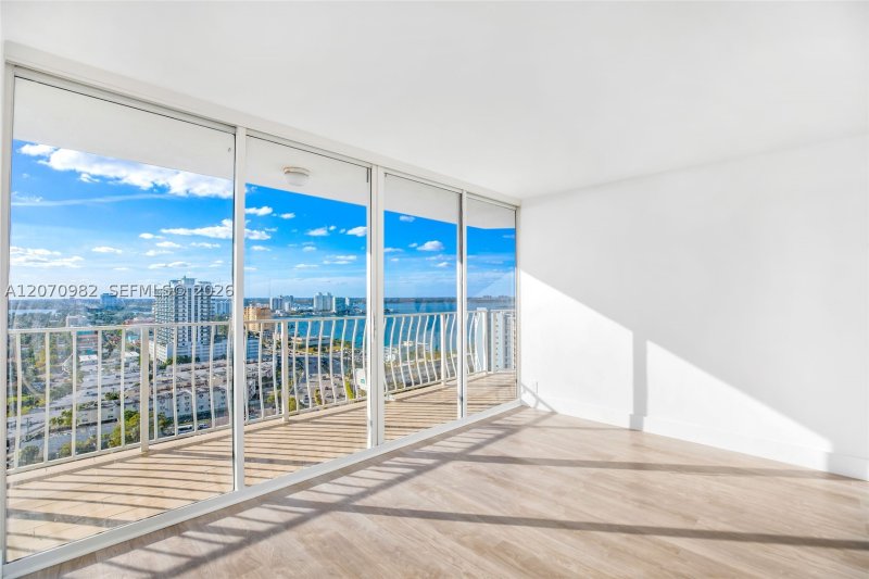 Alquiler de apartamento en Grandview Palace 2203