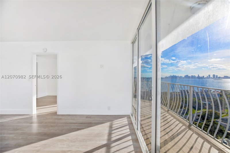 Alquiler de apartamento en Grandview Palace 2203