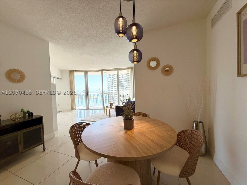Comprar apartamento no Opera Tower 2202