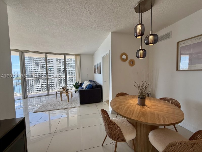 Comprar apartamento no Opera Tower 2202
