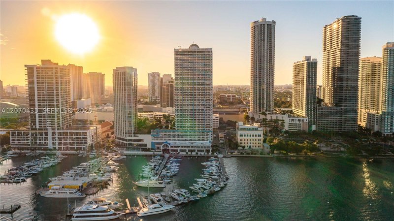 Comprar apartamento no Opera Tower 2202