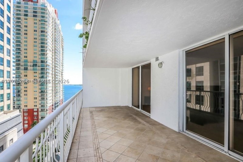 Condo for sale at The Club At Brickell Bay 1518