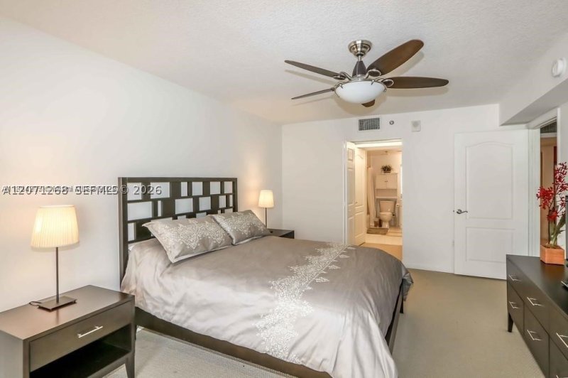 Condo for sale at The Club At Brickell Bay 1518