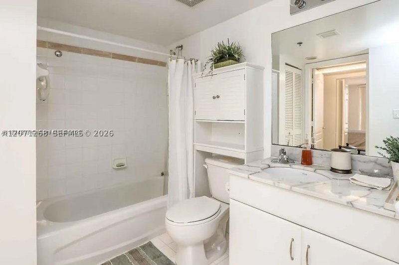 Condo for sale at The Club At Brickell Bay 1518