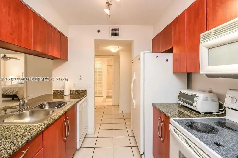 Condo for sale at The Club At Brickell Bay 1518