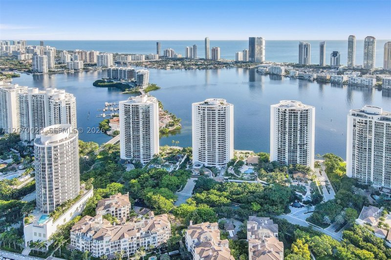 3000 Williams Island Apt #1106