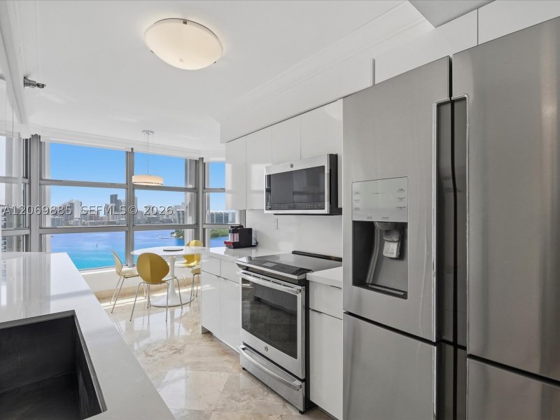 Comprar apartamento no Mystic Pointe 600 2001