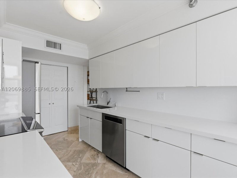 Comprar apartamento no Mystic Pointe 600 2001