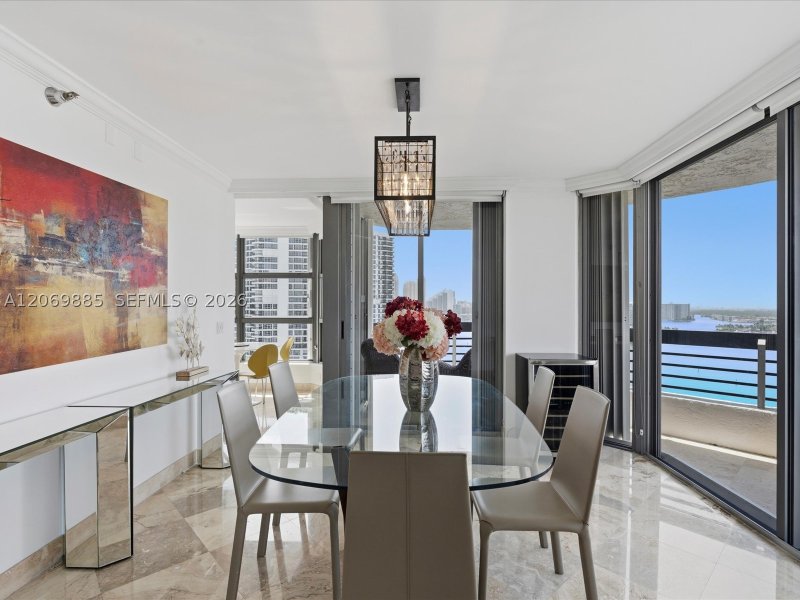 Comprar apartamento no Mystic Pointe 600 2001
