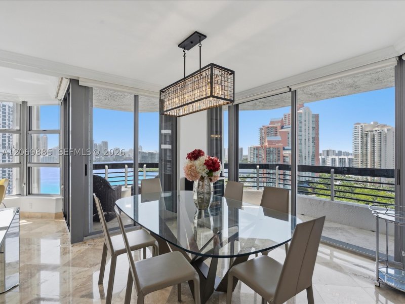 Comprar apartamento no Mystic Pointe 600 2001