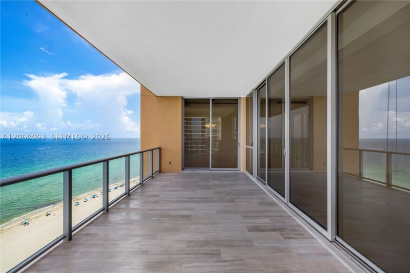 Condo for sale at Mansions at Acqualina 1201