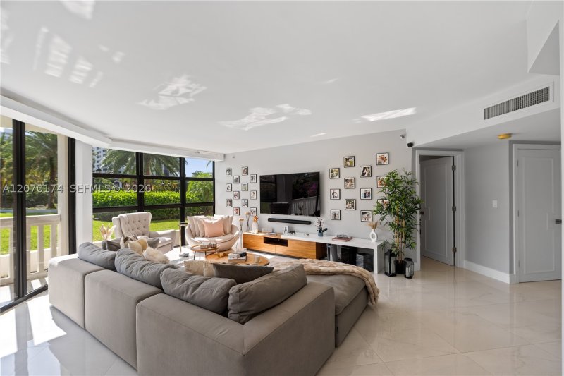 Comprar apartamento no 1000 Williams Island 202