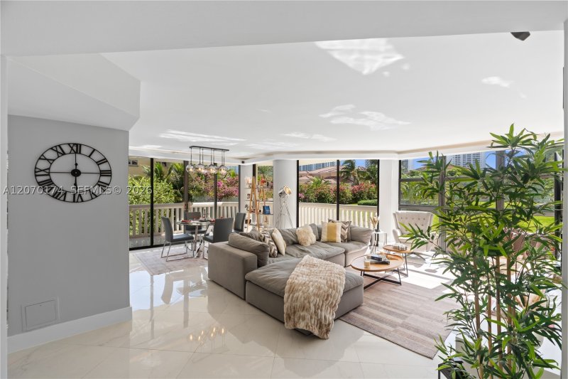 Comprar apartamento no 1000 Williams Island 202