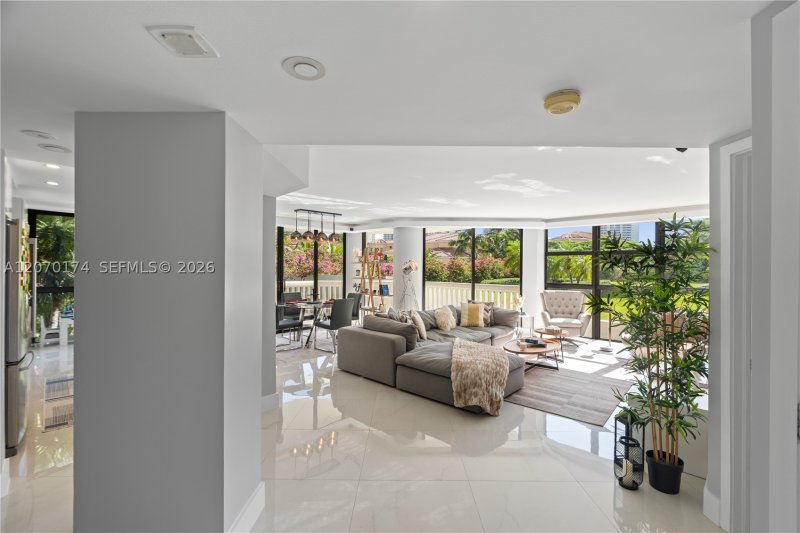 Comprar apartamento no 1000 Williams Island 202