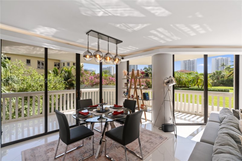 Comprar apartamento no 1000 Williams Island 202