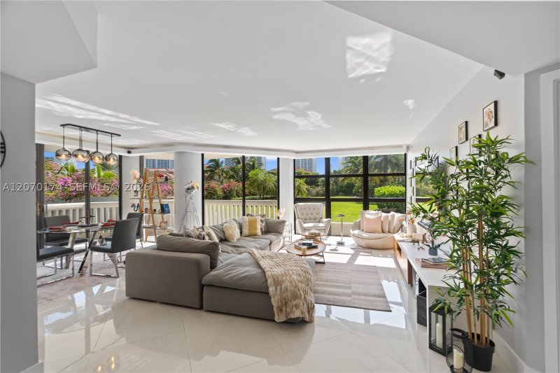 Comprar apartamento no 1000 Williams Island 202