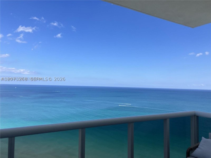 Condo for sale at Trump Royale 5009