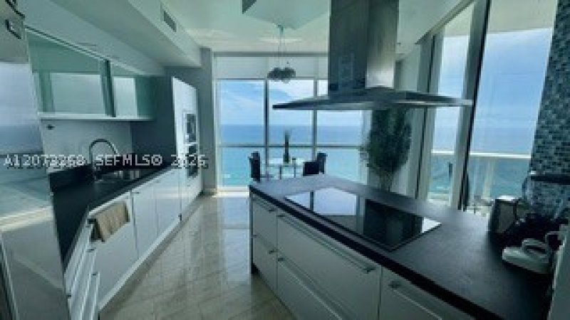 Condo for sale at Trump Royale 5009