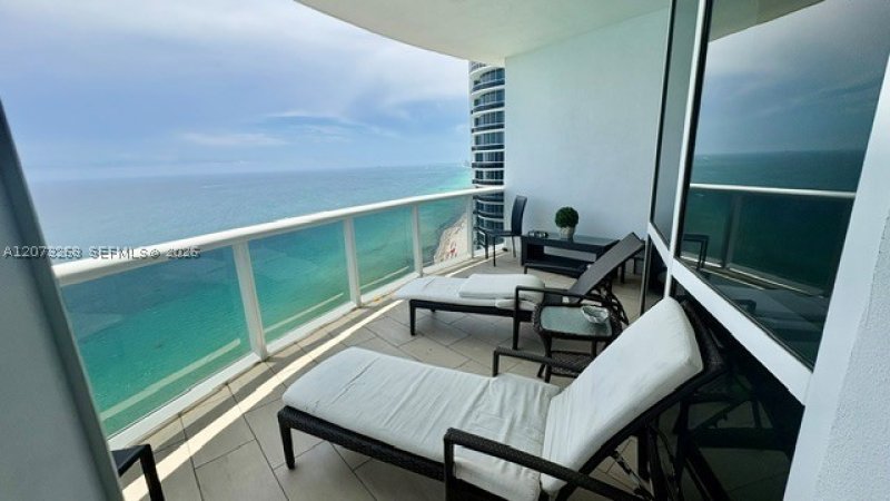 Condo for sale at Trump Royale 5009