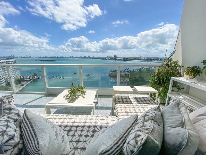 Aluguel de apartamento no Paramount Bay 1606