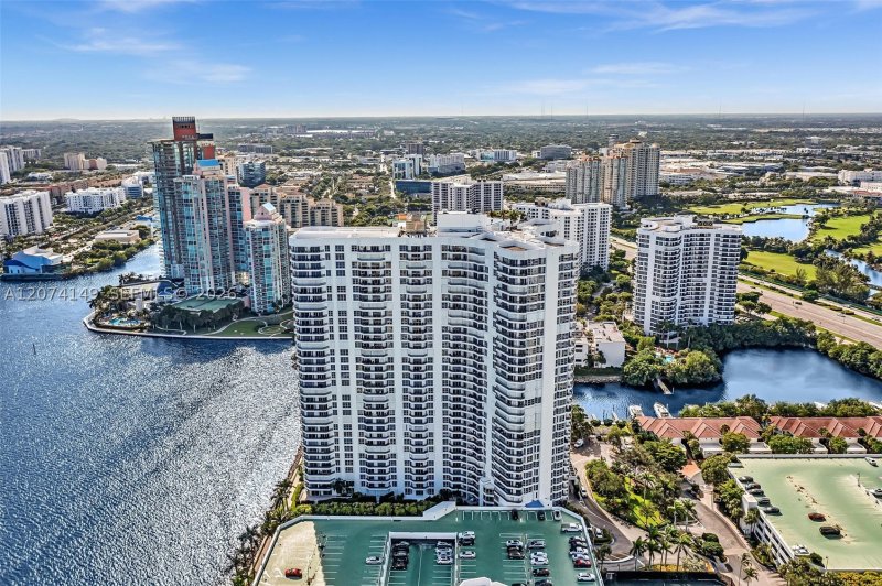 Condo for sale at Mystic Pointe 500 411