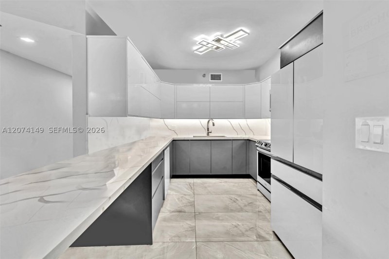 Condo for sale at Mystic Pointe 500 411