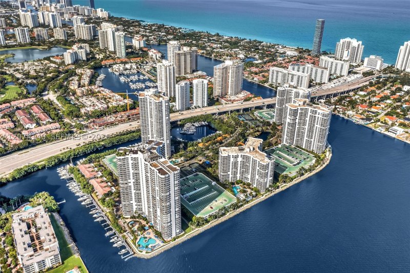 Condo for sale at Mystic Pointe 500 411