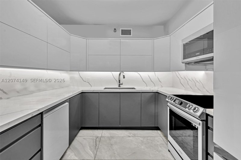 Condo for sale at Mystic Pointe 500 411