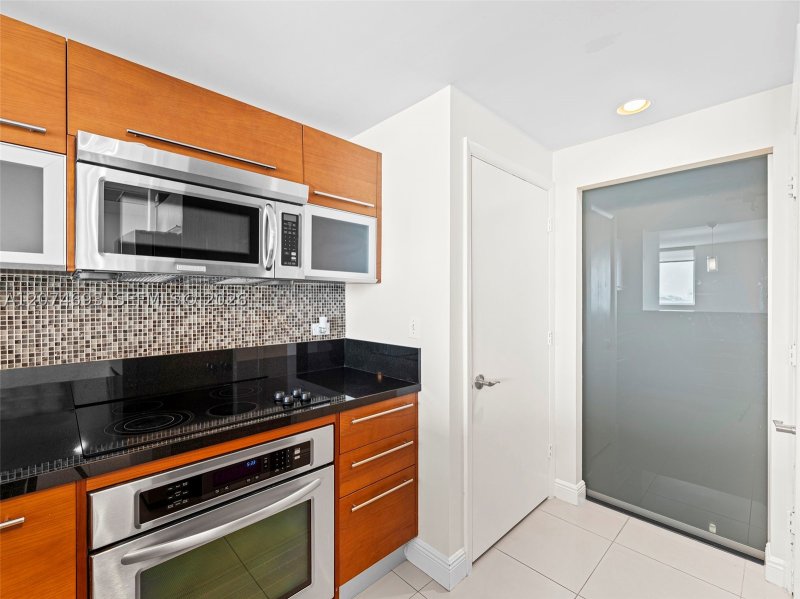 Aluguel de apartamento no Vizcayne Everglades On The Bay 1803