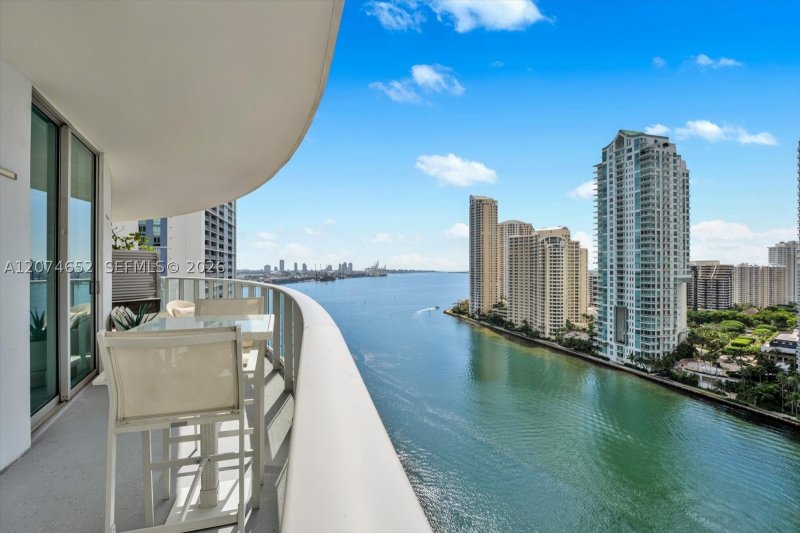 Aluguel de apartamento no Met 1 T-1708