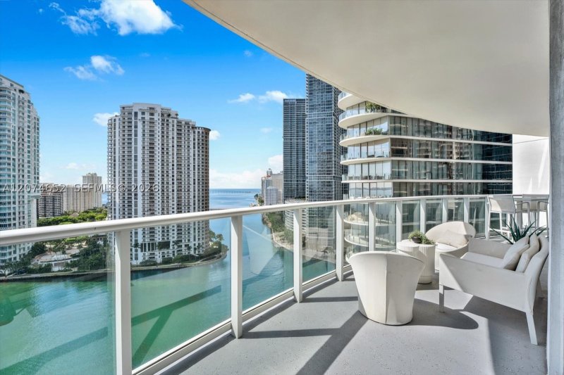 Aluguel de apartamento no Met 1 T-1708