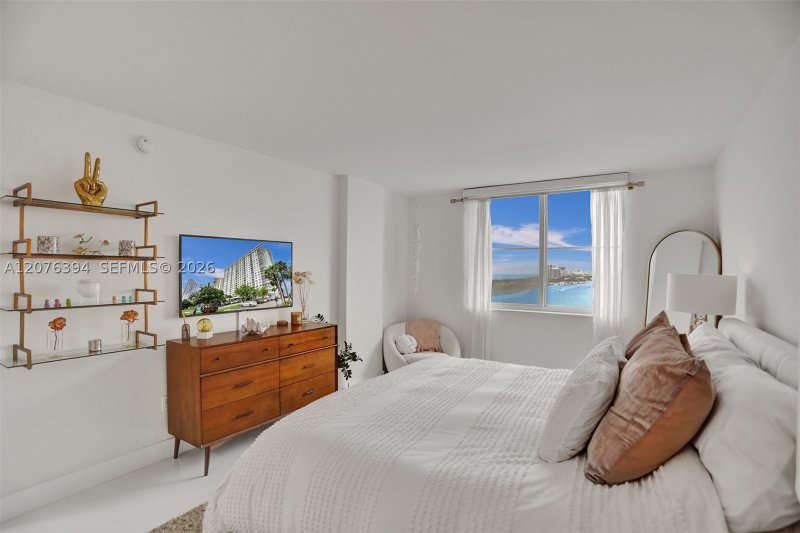 Condo for sale at Arlen House 1924
