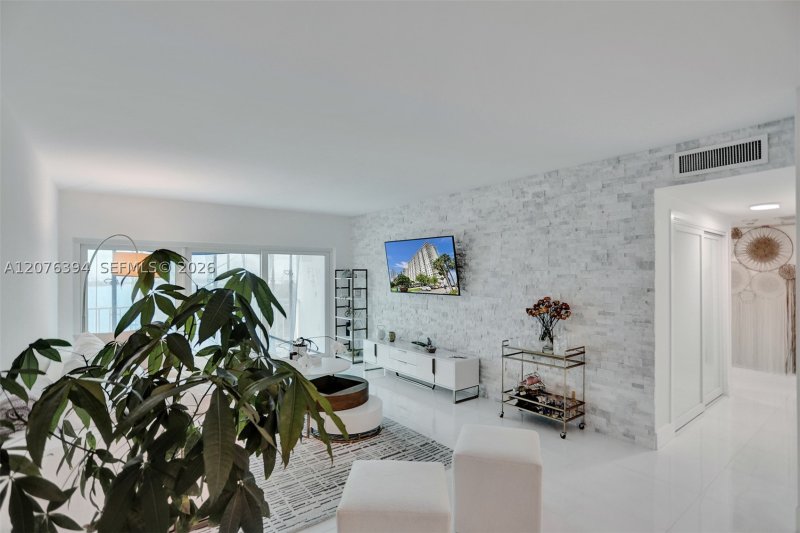 Condo for sale at Arlen House 1924